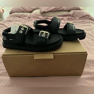 BRAND NEW STRADIVARIUS SANDALS!!!